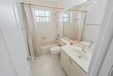 2597 W 73rd Place Hialeah FL 33016