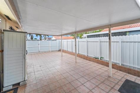 2597 W 73rd Place Hialeah FL 33016