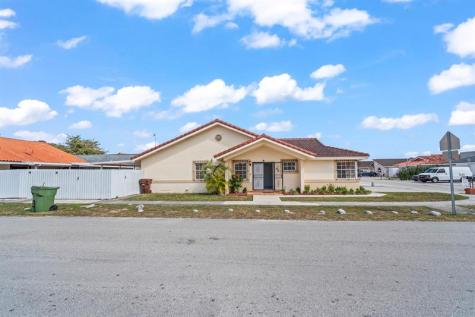 2597 W 73rd Place Hialeah FL 33016