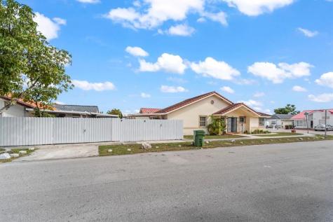 2597 W 73rd Place Hialeah FL 33016