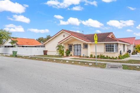 2597 W 73rd Place Hialeah FL 33016