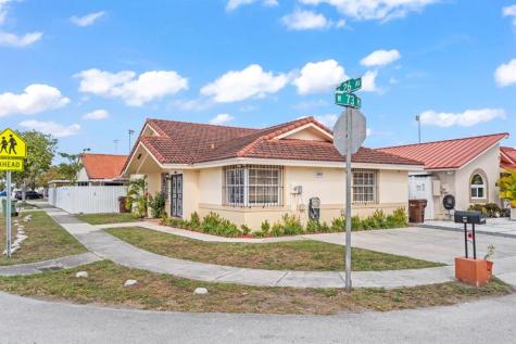 2597 W 73rd Place Hialeah FL 33016