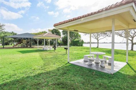 4723 SW 12th Place Deerfield Beach FL 33442