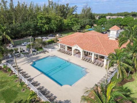 4723 SW 12th Place Deerfield Beach FL 33442