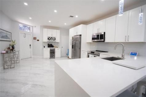 4723 SW 12th Place Deerfield Beach FL 33442