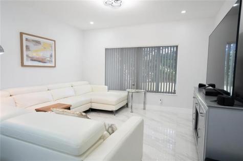 4723 SW 12th Place Deerfield Beach FL 33442