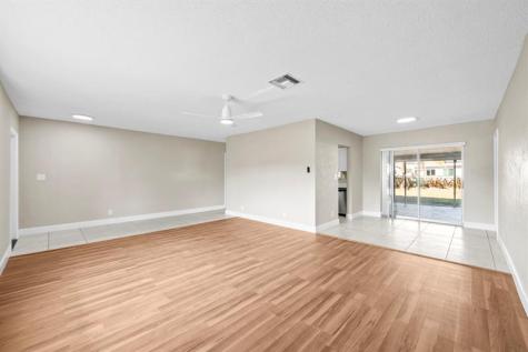 9203 NW 71st Street Tamarac FL 33321