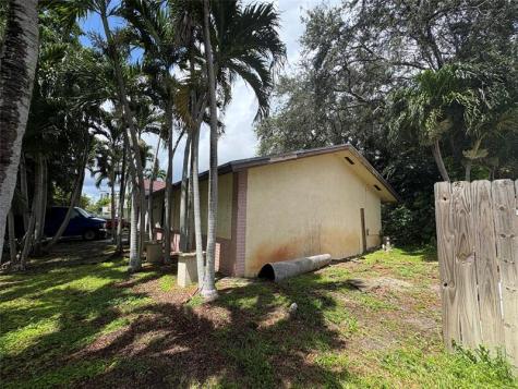 2109 Pinehurst Drive West Palm Beach FL 33407