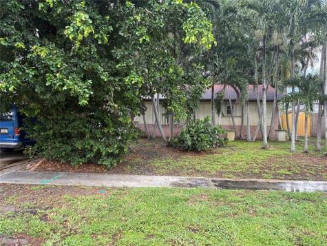 2109 Pinehurst Drive West Palm Beach FL 33407