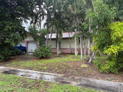2109 Pinehurst Drive West Palm Beach FL 33407