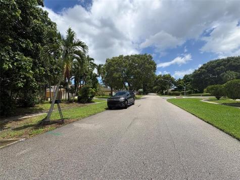 2109 Pinehurst Drive West Palm Beach FL 33407