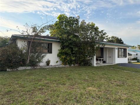614 N 32nd Court Hollywood FL 33021