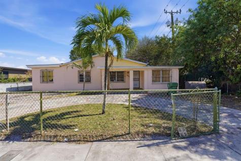 4925 E 9th Court Hialeah FL 33013
