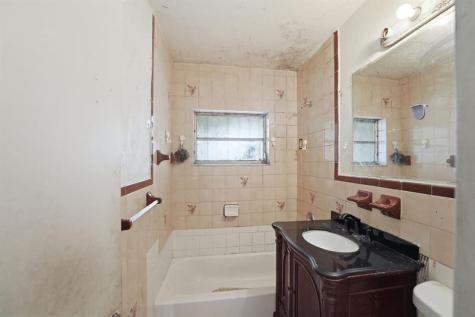 4925 E 9th Court Hialeah FL 33013