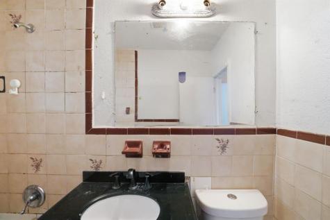 4925 E 9th Court Hialeah FL 33013