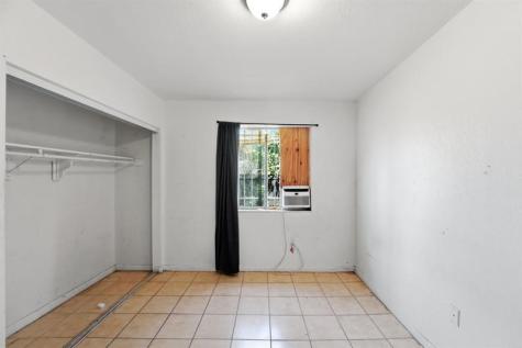 4925 E 9th Court Hialeah FL 33013
