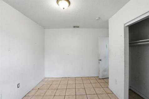 4925 E 9th Court Hialeah FL 33013