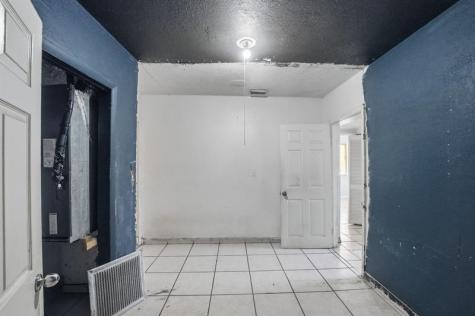 4925 E 9th Court Hialeah FL 33013
