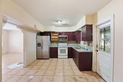 4925 E 9th Court Hialeah FL 33013
