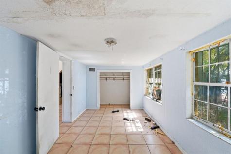 4925 E 9th Court Hialeah FL 33013