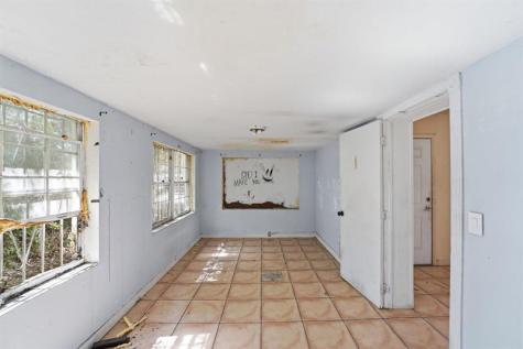 4925 E 9th Court Hialeah FL 33013