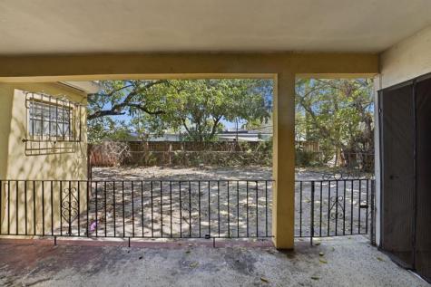 4925 E 9th Court Hialeah FL 33013