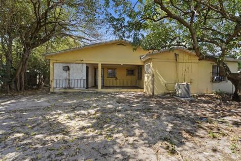 4925 E 9th Court Hialeah FL 33013