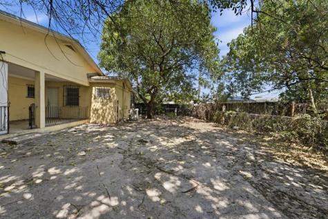 4925 E 9th Court Hialeah FL 33013