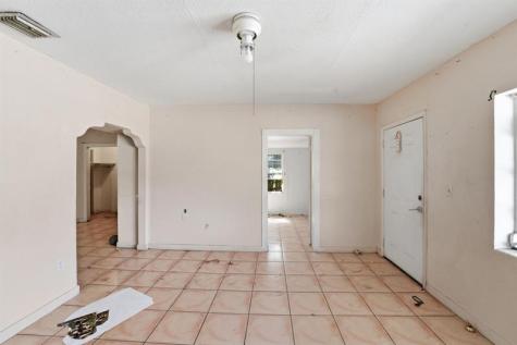 4925 E 9th Court Hialeah FL 33013