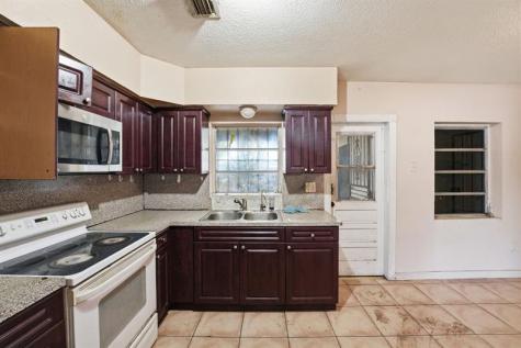 4925 E 9th Court Hialeah FL 33013