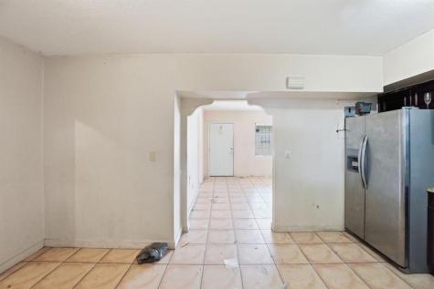 4925 E 9th Court Hialeah FL 33013