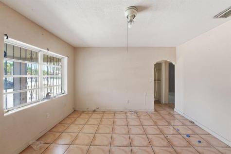 4925 E 9th Court Hialeah FL 33013