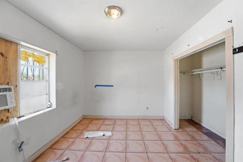 4925 E 9th Court Hialeah FL 33013