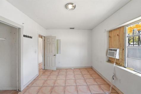 4925 E 9th Court Hialeah FL 33013