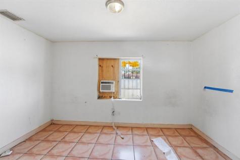 4925 E 9th Court Hialeah FL 33013