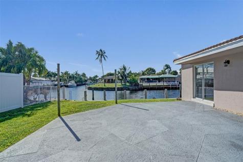 949 SE 10th Court Pompano Beach FL 33060