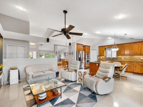 1011 NW 193rd Avenue Pembroke Pines FL 33029