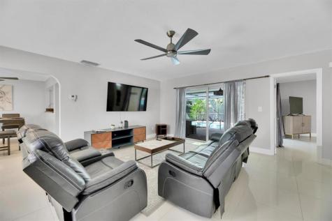 9611 NW 3rd Street Pembroke Pines FL 33024