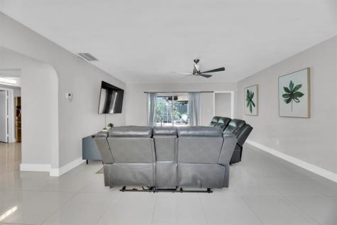 9611 NW 3rd Street Pembroke Pines FL 33024