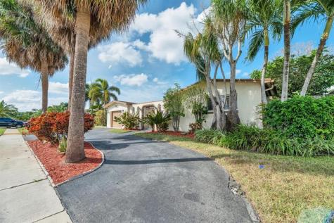 9611 NW 3rd Street Pembroke Pines FL 33024