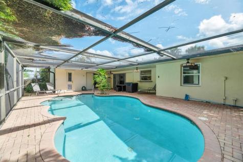 9611 NW 3rd Street Pembroke Pines FL 33024