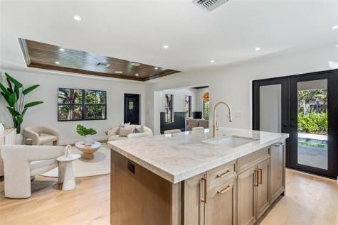 2100 Lake Avenue West Palm Beach FL 33401