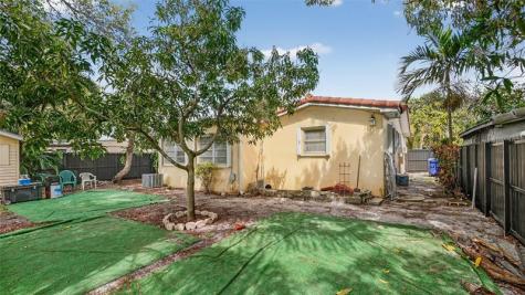 154 NW 67th Street Miami FL 33150