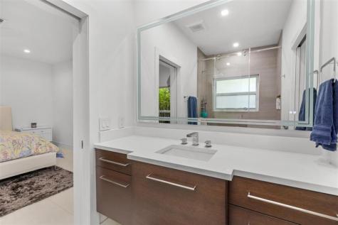 615 3RD Key Drive Fort Lauderdale FL 33304