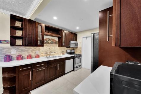 9846 NW 26th Place Sunrise FL 33322