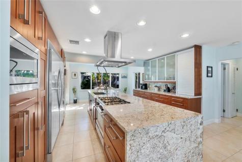 2716 NE 10th Terrace Wilton Manors FL 33334