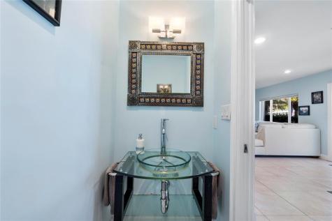 2716 NE 10th Terrace Wilton Manors FL 33334
