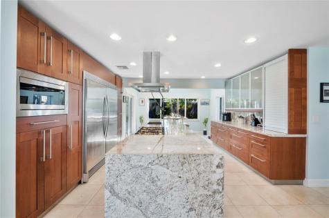2716 NE 10th Terrace Wilton Manors FL 33334