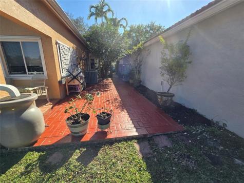 10061 NW 2nd Street Plantation FL 33324