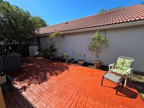 10061 NW 2nd Street Plantation FL 33324